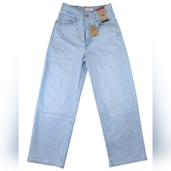 Levis Womens High-Rise Crop Wide Leg Light Wash Jean NWT Size 24 - Picture 3 of 12